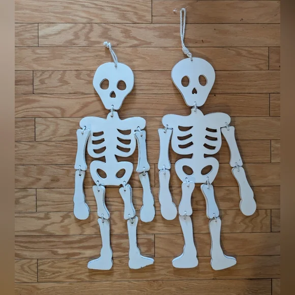 White Hanging Skeleton Decorations - Picture 1 of 6